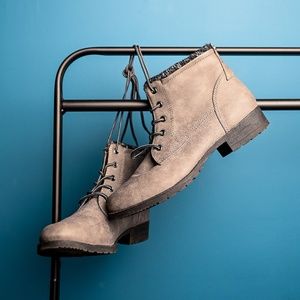 Ankle Boots Grey, size 10, like new!